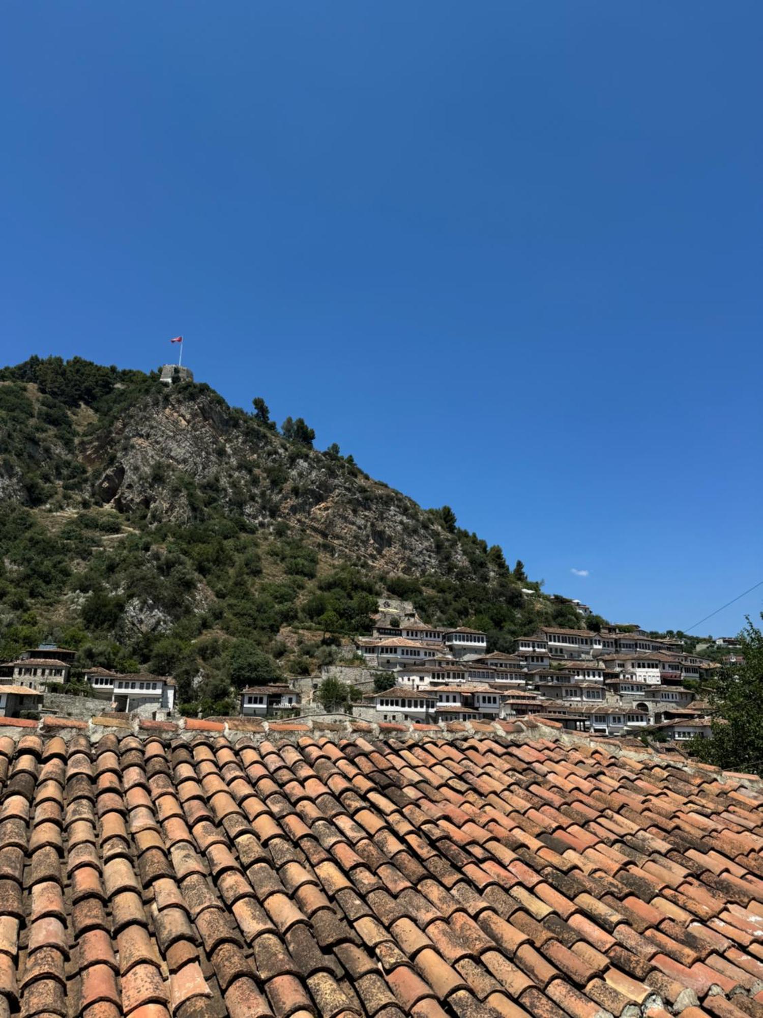 Meroli Guesthouse - Unesco Quarter Berat Exterior foto
